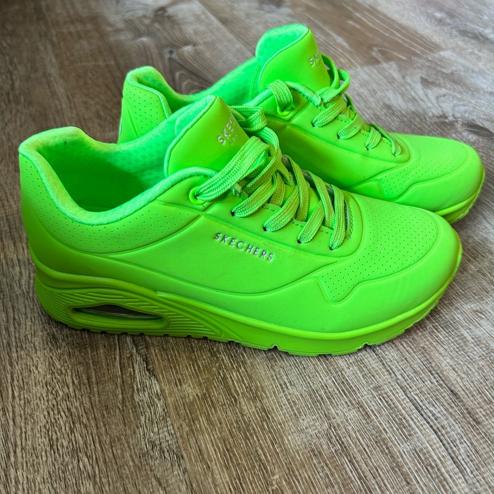 Woman sketchers 7.5 neon